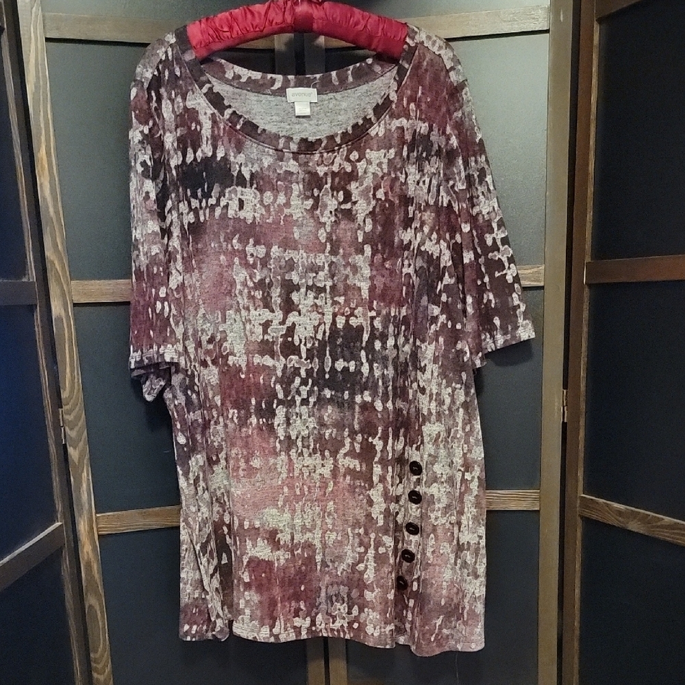 Avenue Abstract Short Sleeve Top in Burgundy and Cream